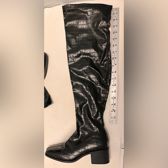 NEW Black Croc-Embossed Over the Knee Boots Size 7.5M - Picture 8 of 9